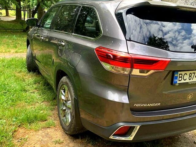 Серый Тойота Хайлендер, объемом двигателя 3.5 л и пробегом 77 тыс. км за 30000 $, фото 1 на Automoto.ua