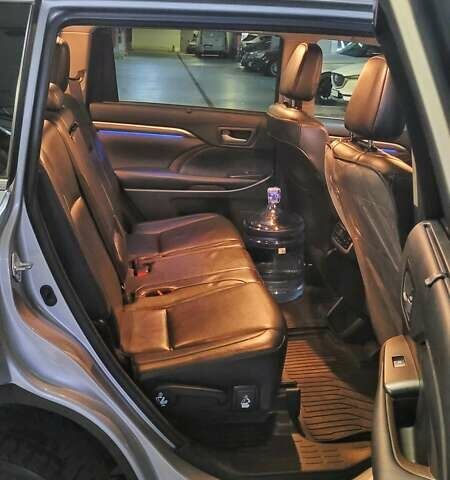 Сірий Тойота Хайлендер, об'ємом двигуна 3.46 л та пробігом 62 тис. км за 33000 $, фото 24 на Automoto.ua