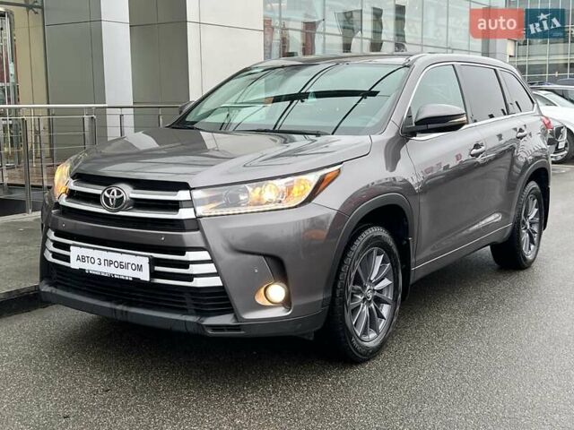 Серый Тойота Хайлендер, объемом двигателя 2.67 л и пробегом 105 тыс. км за 23581 $, фото 2 на Automoto.ua
