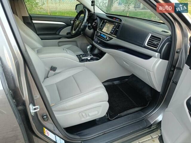 Серый Тойота Хайлендер, объемом двигателя 3.46 л и пробегом 117 тыс. км за 29500 $, фото 40 на Automoto.ua