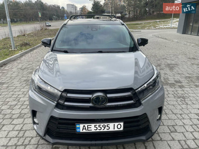 Серый Тойота Хайлендер, объемом двигателя 3.46 л и пробегом 140 тыс. км за 27000 $, фото 31 на Automoto.ua