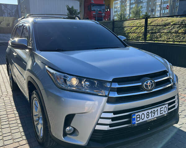 Сірий Тойота Хайлендер, об'ємом двигуна 3.49 л та пробігом 176 тис. км за 34000 $, фото 1 на Automoto.ua