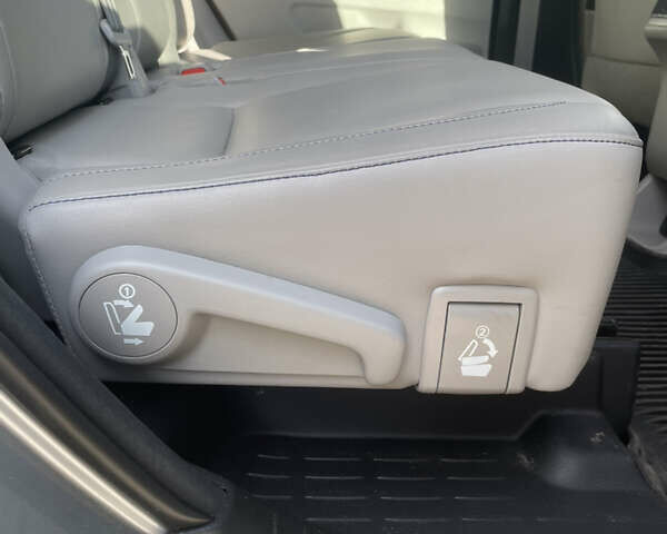 Серый Тойота Хайлендер, объемом двигателя 3.46 л и пробегом 71 тыс. км за 32000 $, фото 12 на Automoto.ua