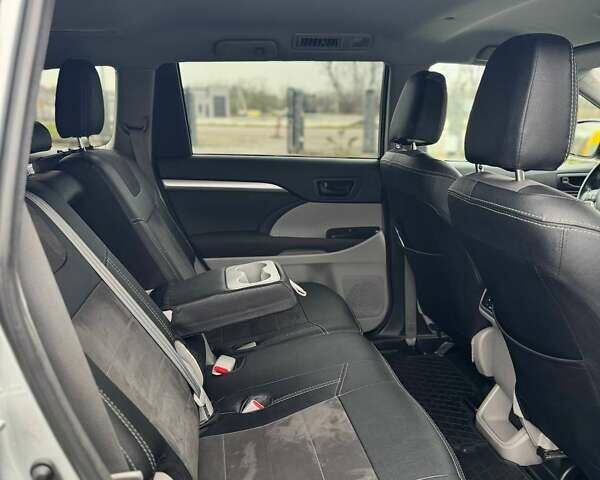 Сірий Тойота Хайлендер, об'ємом двигуна 2.67 л та пробігом 121 тис. км за 26000 $, фото 15 на Automoto.ua