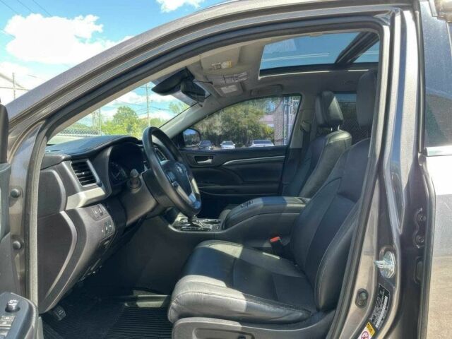 Тойота Хайлендер 2017 в Житомире на Automoto.ua Серый Тойота Хайлендер, объемом двигателя 3.5 л и пробегом 57 тыс. км за 15600 $, фото 6 на Automoto.ua