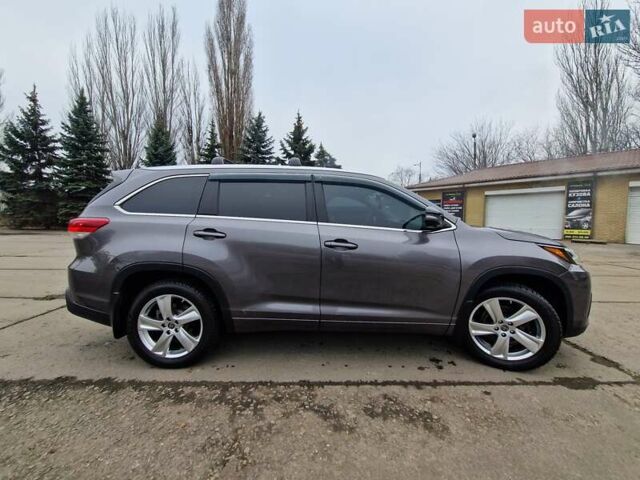 Серый Тойота Хайлендер, объемом двигателя 3.5 л и пробегом 134 тыс. км за 28000 $, фото 2 на Automoto.ua
