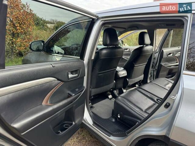 Серый Тойота Хайлендер, объемом двигателя 3.46 л и пробегом 236 тыс. км за 25000 $, фото 11 на Automoto.ua