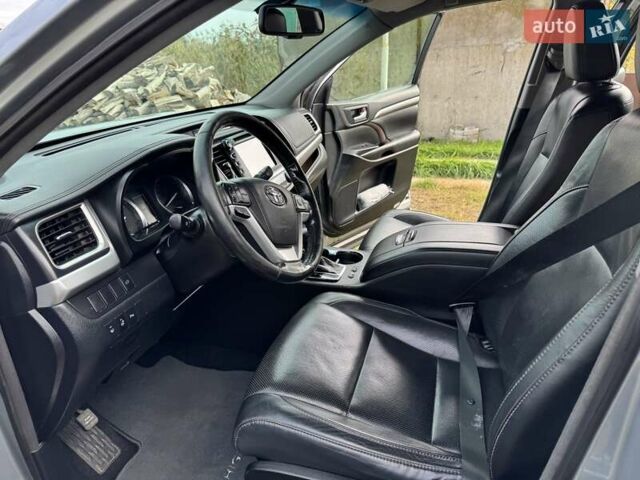 Серый Тойота Хайлендер, объемом двигателя 3.46 л и пробегом 236 тыс. км за 25000 $, фото 12 на Automoto.ua