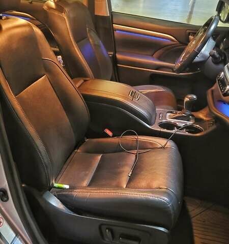 Сірий Тойота Хайлендер, об'ємом двигуна 3.46 л та пробігом 62 тис. км за 33000 $, фото 22 на Automoto.ua