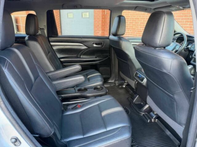 Серый Тойота Хайлендер, объемом двигателя 3.5 л и пробегом 57 тыс. км за 19000 $, фото 11 на Automoto.ua