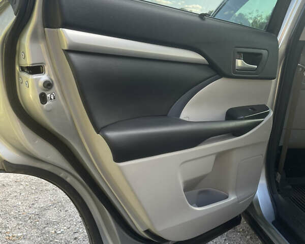 Серый Тойота Хайлендер, объемом двигателя 3.46 л и пробегом 71 тыс. км за 32000 $, фото 17 на Automoto.ua