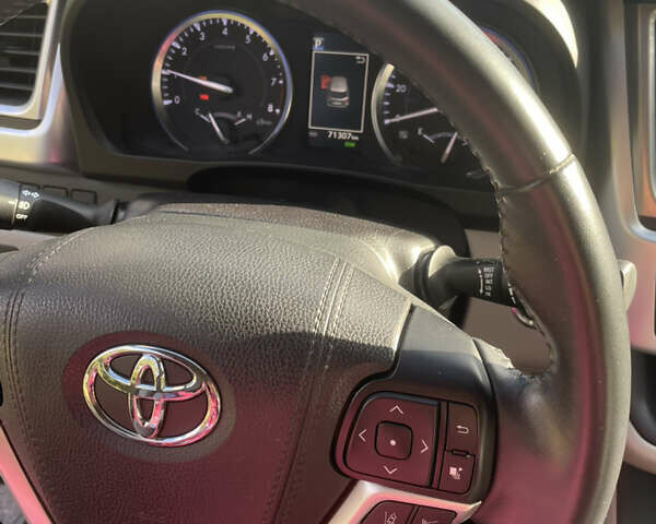 Серый Тойота Хайлендер, объемом двигателя 3.46 л и пробегом 71 тыс. км за 32000 $, фото 23 на Automoto.ua