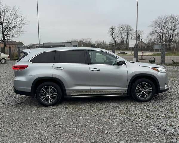 Сірий Тойота Хайлендер, об'ємом двигуна 2.67 л та пробігом 121 тис. км за 26000 $, фото 5 на Automoto.ua