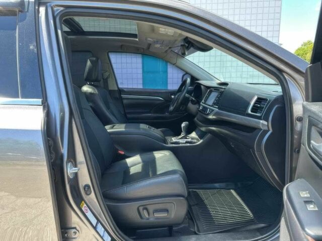 Тойота Хайлендер 2017 в Житомире на Automoto.ua Серый Тойота Хайлендер, объемом двигателя 3.5 л и пробегом 57 тыс. км за 15600 $, фото 7 на Automoto.ua