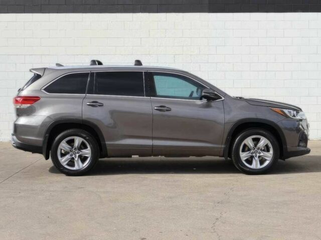 Серый Тойота Хайлендер, объемом двигателя 3.5 л и пробегом 64 тыс. км за 19000 $, фото 2 на Automoto.ua