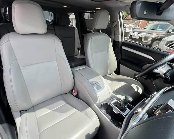 Тойота Хайлендер 2018 в Чернигове на Automoto.ua Серый Тойота Хайлендер, объемом двигателя 3.46 л и пробегом 58 тыс. км за 29999 $, фото 23 на Automoto.ua