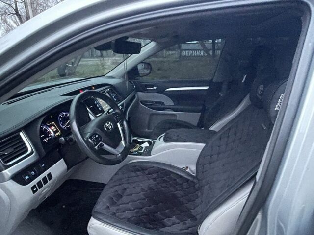 Сірий Тойота Хайлендер, об'ємом двигуна 3.5 л та пробігом 110 тис. км за 28000 $, фото 13 на Automoto.ua