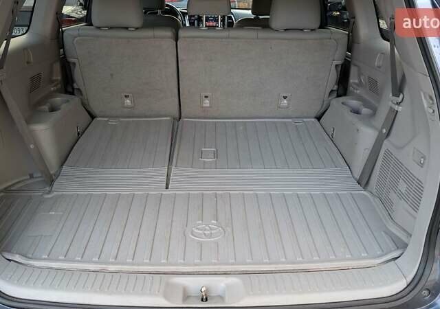 Сірий Тойота Хайлендер, об'ємом двигуна 3.5 л та пробігом 188 тис. км за 25000 $, фото 17 на Automoto.ua