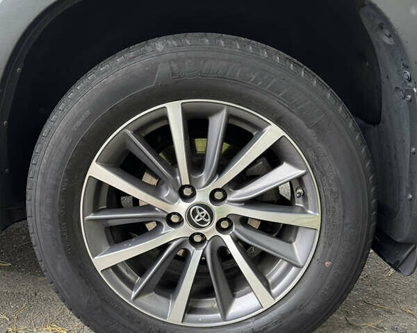 Серый Тойота Хайлендер, объемом двигателя 3.46 л и пробегом 127 тыс. км за 30000 $, фото 5 на Automoto.ua