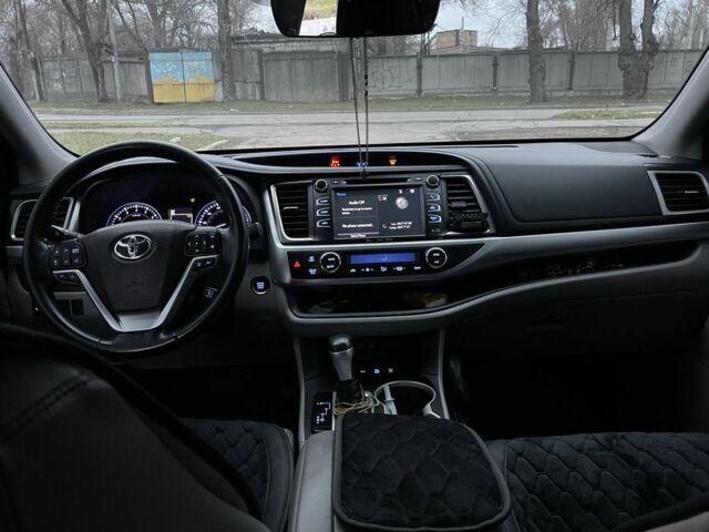Сірий Тойота Хайлендер, об'ємом двигуна 3.5 л та пробігом 110 тис. км за 28000 $, фото 12 на Automoto.ua