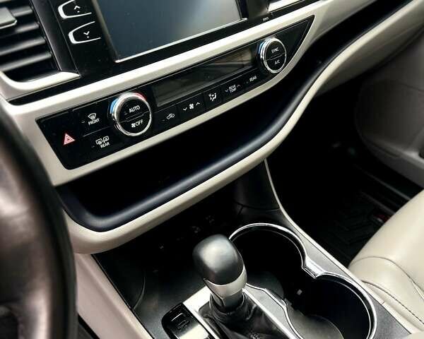 Тойота Хайлендер 2018 в Чернигове на Automoto.ua Серый Тойота Хайлендер, объемом двигателя 3.46 л и пробегом 58 тыс. км за 29999 $, фото 29 на Automoto.ua