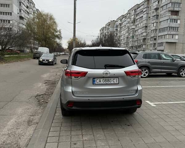 Сірий Тойота Хайлендер, об'ємом двигуна 3.46 л та пробігом 104 тис. км за 29500 $, фото 7 на Automoto.ua