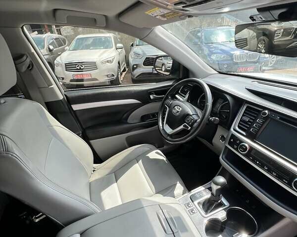 Тойота Хайлендер 2018 в Чернигове на Automoto.ua Серый Тойота Хайлендер, объемом двигателя 3.46 л и пробегом 58 тыс. км за 29999 $, фото 24 на Automoto.ua