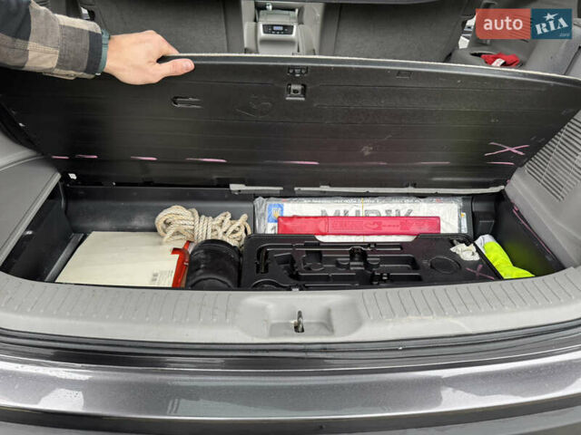 Серый Тойота Хайлендер, объемом двигателя 3.46 л и пробегом 127 тыс. км за 30000 $, фото 20 на Automoto.ua