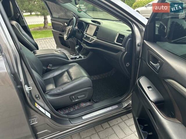 Серый Тойота Хайлендер, объемом двигателя 3.46 л и пробегом 81 тыс. км за 35000 $, фото 14 на Automoto.ua