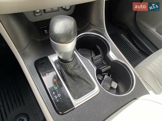 Серый Тойота Хайлендер, объемом двигателя 3.46 л и пробегом 118 тыс. км за 21200 $, фото 44 на Automoto.ua