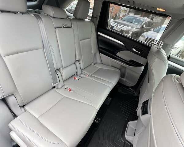 Тойота Хайлендер 2018 в Чернигове на Automoto.ua Серый Тойота Хайлендер, объемом двигателя 3.46 л и пробегом 58 тыс. км за 29999 $, фото 18 на Automoto.ua