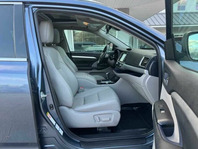 Серый Тойота Хайлендер, объемом двигателя 3.5 л и пробегом 87 тыс. км за 21500 $, фото 3 на Automoto.ua