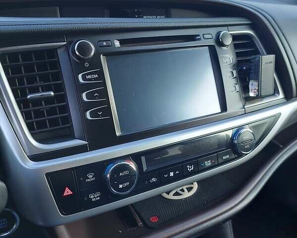 Серый Тойота Хайлендер, объемом двигателя 3.46 л и пробегом 159 тыс. км за 28500 $, фото 6 на Automoto.ua