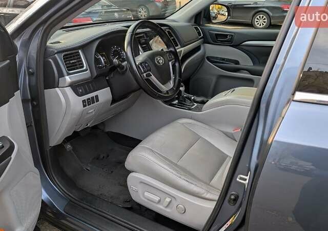 Сірий Тойота Хайлендер, об'ємом двигуна 3.5 л та пробігом 188 тис. км за 25000 $, фото 6 на Automoto.ua