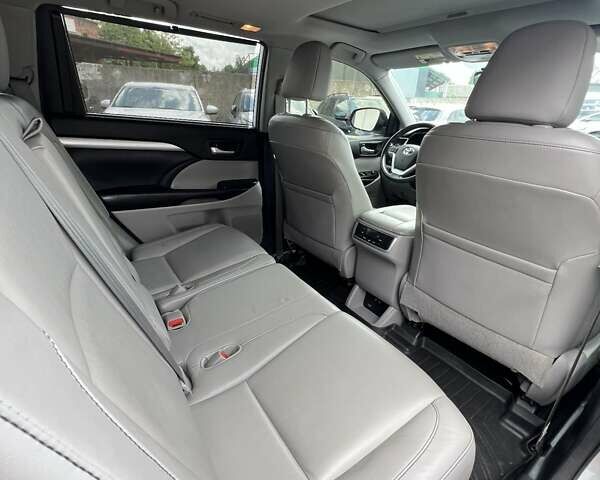 Тойота Хайлендер 2018 в Чернигове на Automoto.ua Серый Тойота Хайлендер, объемом двигателя 3.46 л и пробегом 58 тыс. км за 29999 $, фото 16 на Automoto.ua