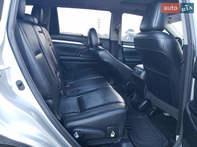 Серый Тойота Хайлендер, объемом двигателя 3.46 л и пробегом 109 тыс. км за 8600 $, фото 8 на Automoto.ua