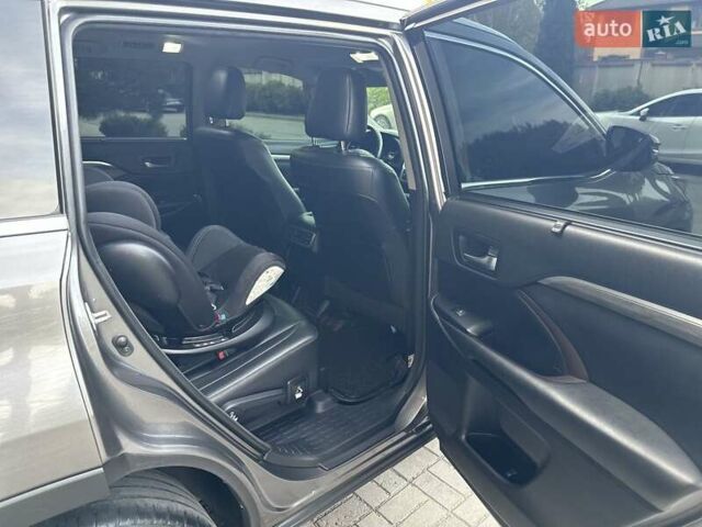 Серый Тойота Хайлендер, объемом двигателя 3.46 л и пробегом 81 тыс. км за 35000 $, фото 11 на Automoto.ua