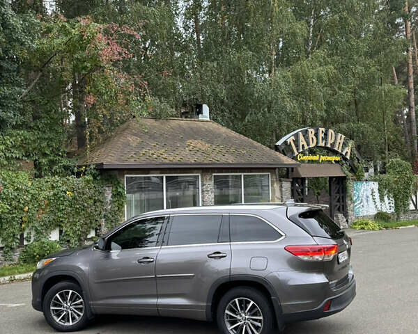 Серый Тойота Хайлендер, объемом двигателя 3.46 л и пробегом 127 тыс. км за 30000 $, фото 9 на Automoto.ua