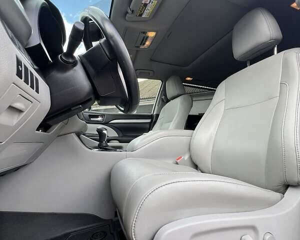 Тойота Хайлендер 2018 в Чернигове на Automoto.ua Серый Тойота Хайлендер, объемом двигателя 3.46 л и пробегом 58 тыс. км за 29999 $, фото 38 на Automoto.ua