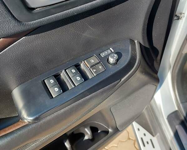 Серый Тойота Хайлендер, объемом двигателя 3.46 л и пробегом 159 тыс. км за 28500 $, фото 3 на Automoto.ua