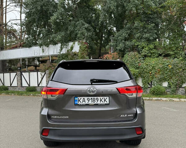 Серый Тойота Хайлендер, объемом двигателя 3.46 л и пробегом 127 тыс. км за 30000 $, фото 8 на Automoto.ua