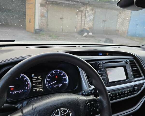 Серый Тойота Хайлендер, объемом двигателя 3.46 л и пробегом 87 тыс. км за 25300 $, фото 13 на Automoto.ua