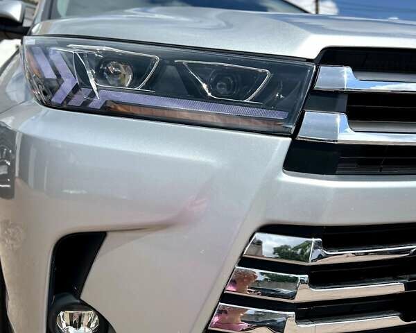 Тойота Хайлендер 2018 в Чернигове на Automoto.ua Серый Тойота Хайлендер, объемом двигателя 3.46 л и пробегом 58 тыс. км за 29999 $, фото 19 на Automoto.ua