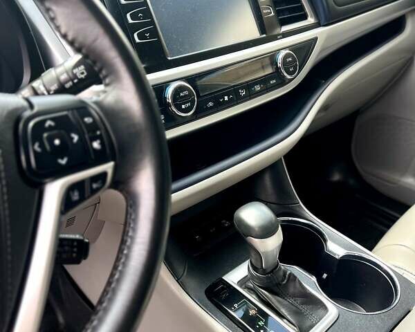 Тойота Хайлендер 2018 в Чернигове на Automoto.ua Серый Тойота Хайлендер, объемом двигателя 3.46 л и пробегом 58 тыс. км за 29999 $, фото 28 на Automoto.ua