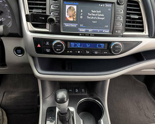 Серый Тойота Хайлендер, объемом двигателя 3.46 л и пробегом 127 тыс. км за 30000 $, фото 15 на Automoto.ua