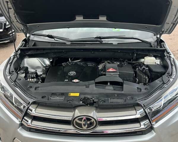 Тойота Хайлендер 2018 в Чернигове на Automoto.ua Серый Тойота Хайлендер, объемом двигателя 3.46 л и пробегом 58 тыс. км за 29999 $, фото 6 на Automoto.ua