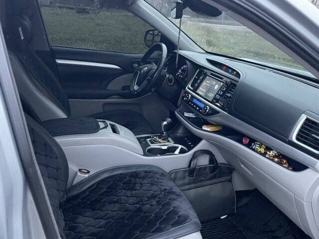 Сірий Тойота Хайлендер, об'ємом двигуна 3.5 л та пробігом 110 тис. км за 28000 $, фото 9 на Automoto.ua