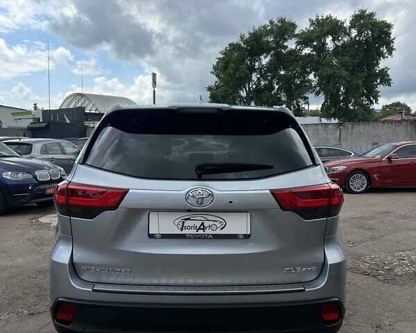 Тойота Хайлендер 2018 в Чернигове на Automoto.ua Серый Тойота Хайлендер, объемом двигателя 3.46 л и пробегом 58 тыс. км за 29999 $, фото 13 на Automoto.ua