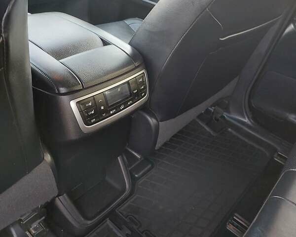 Серый Тойота Хайлендер, объемом двигателя 3.46 л и пробегом 159 тыс. км за 28500 $, фото 2 на Automoto.ua