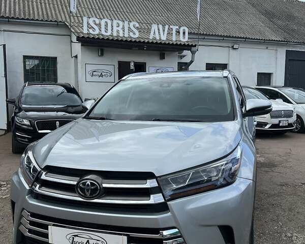 Тойота Хайлендер 2018 в Чернигове на Automoto.ua Серый Тойота Хайлендер, объемом двигателя 3.46 л и пробегом 58 тыс. км за 29999 $, фото 3 на Automoto.ua